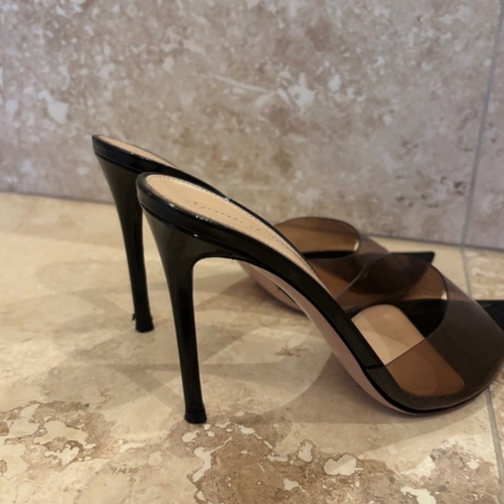 Gianvito Rossi Elle 85mm transparent-strap mules